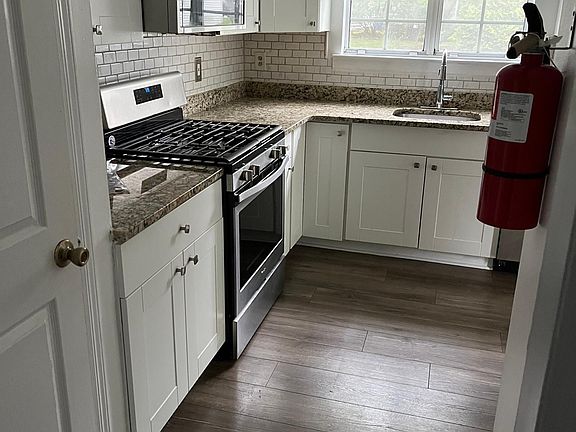 2nd image of 808 Darlington Dr