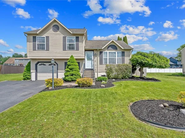 5115 Old Barn Rd, Clay, NY 13041