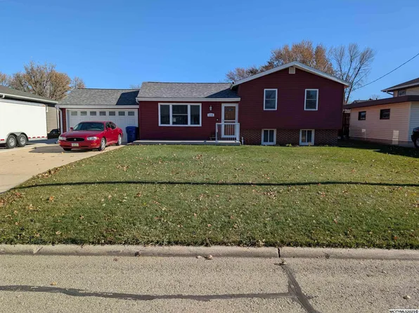 1155 Elm Ave, Garner, IA 50438
