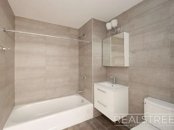 90-02 Queens Boulevard image 6 of 11