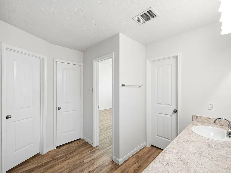 19 Santa Barbara Dr — Photo 15
