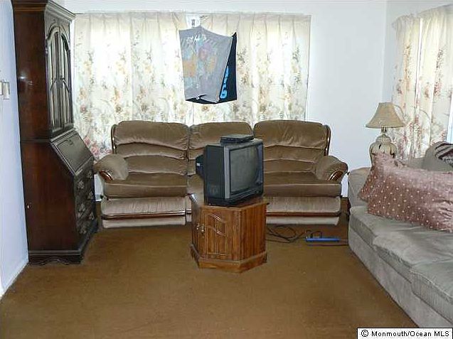 2nd image of 316 Wycoff Way W