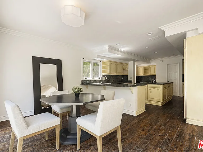 512 N Palm Dr — Photo 9