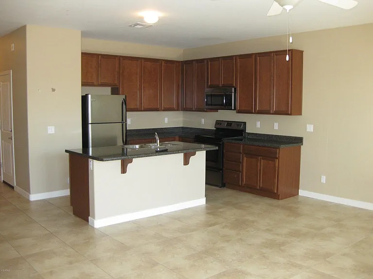 1143 E Cedar St — Photo 3