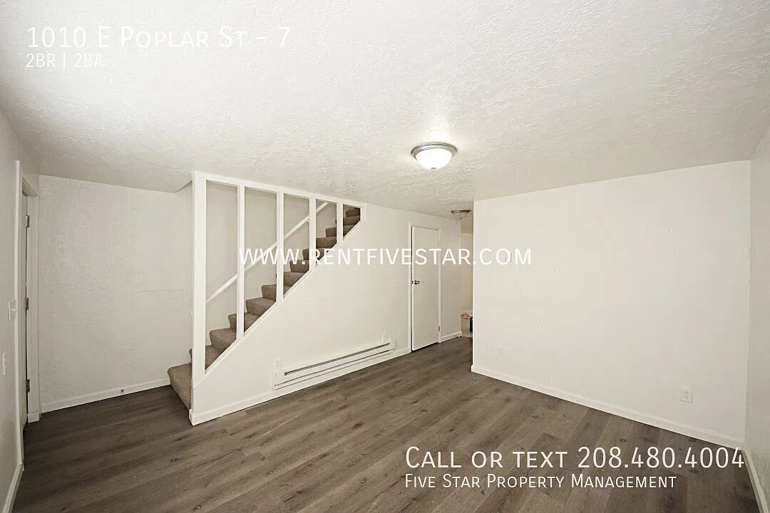 Spacious Ridgeline Townhome Available! — Photo 2