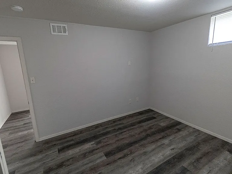 215 N West Blvd — Photo 25