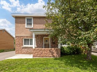1081 Kenaston St, Ottawa, ON K1B 3P8