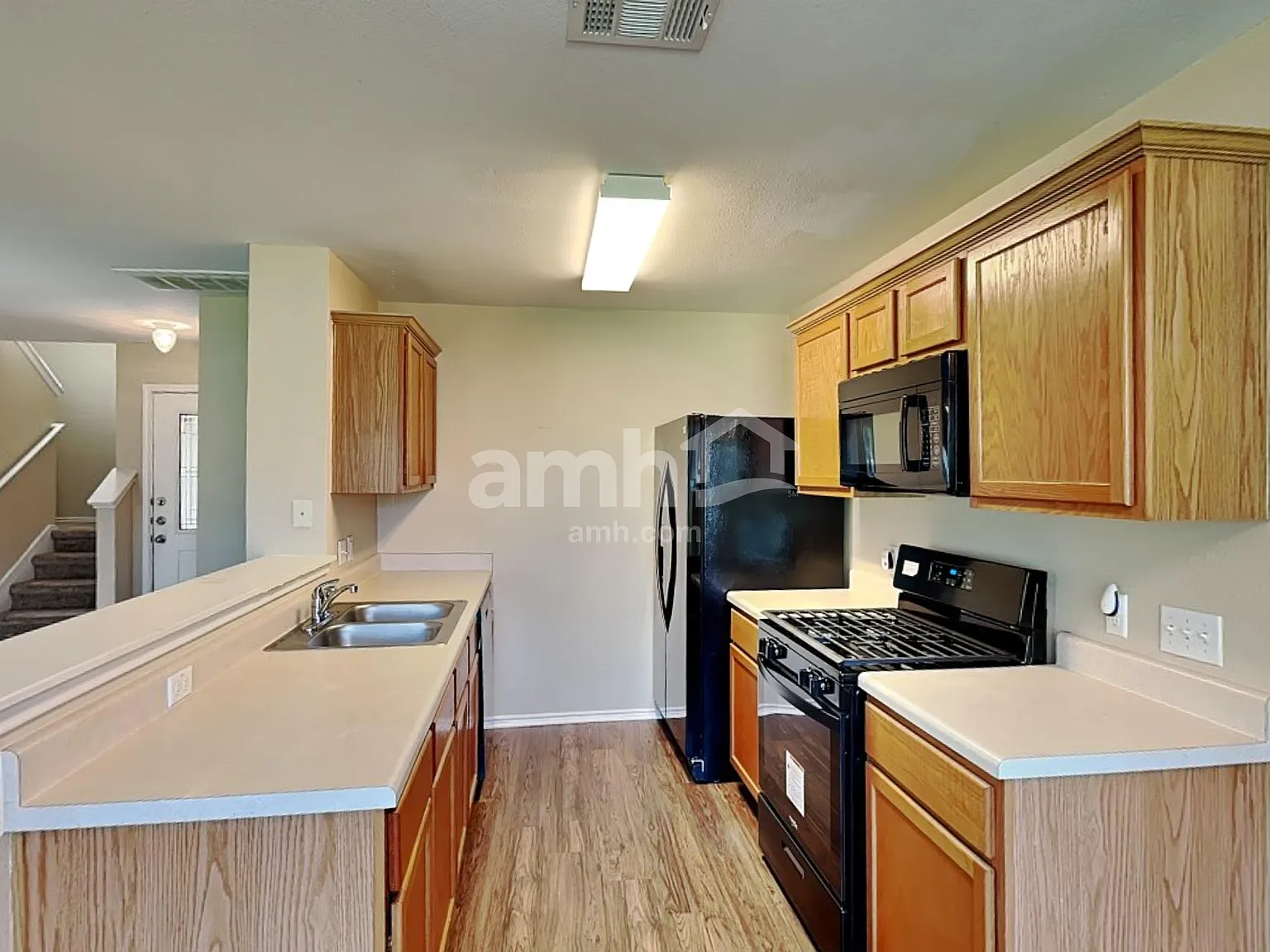 3 bed, 2.5 bath, 1590 sqft, $1,995 — Photo 3