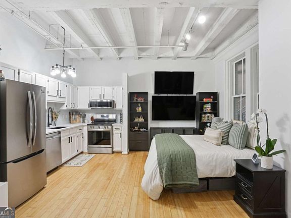 4th image of 32 Peachtree St NW APT 1101