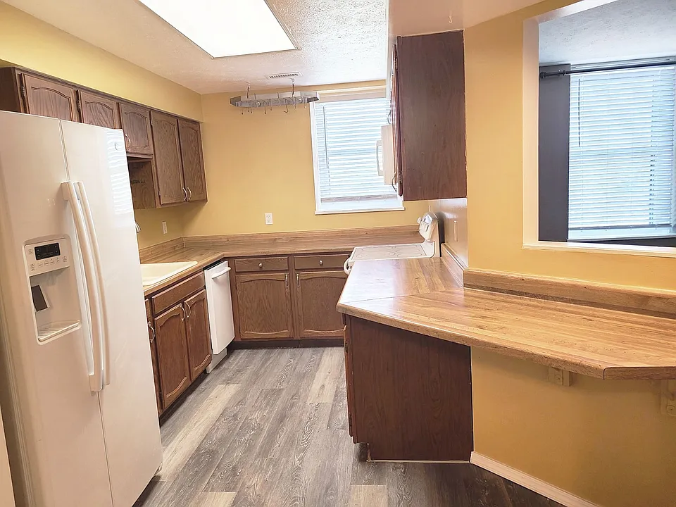 Kitchen with yellow walls at Francis Villas.
