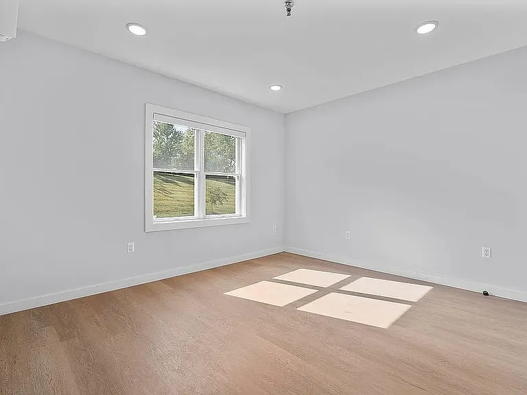 55 Atunxis Ave #29 — Photo 21