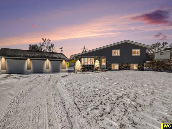 107 W 5th St, Kennard, NE 68034