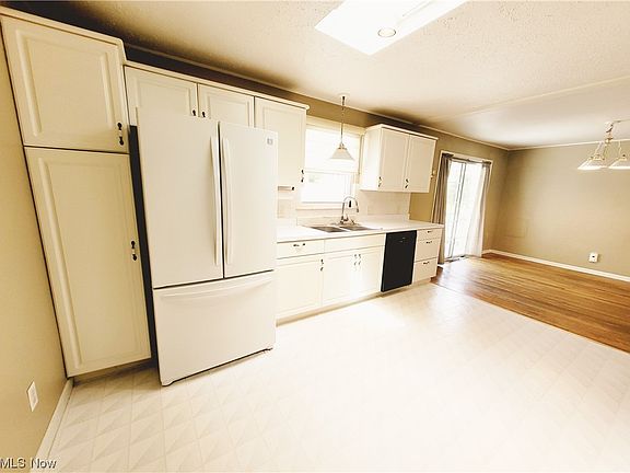 5th image of 4417 Stella St