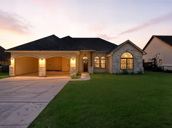 301 Live Oak St, Gonzales, TX 78629