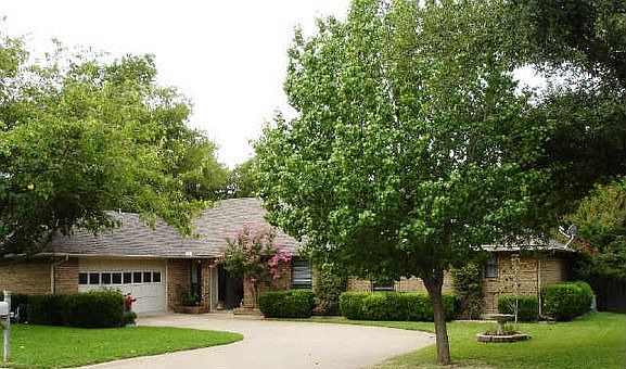 2nd image of 1417 Meadow Ln