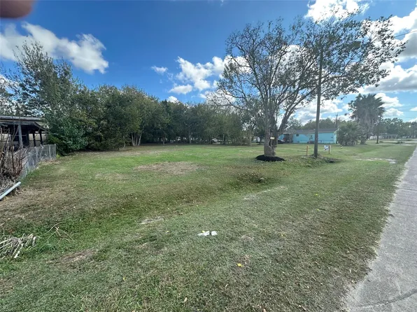 2805 Avenue C, Bay City, TX 77414