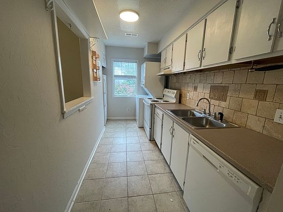 5th image of 104 Schultz St