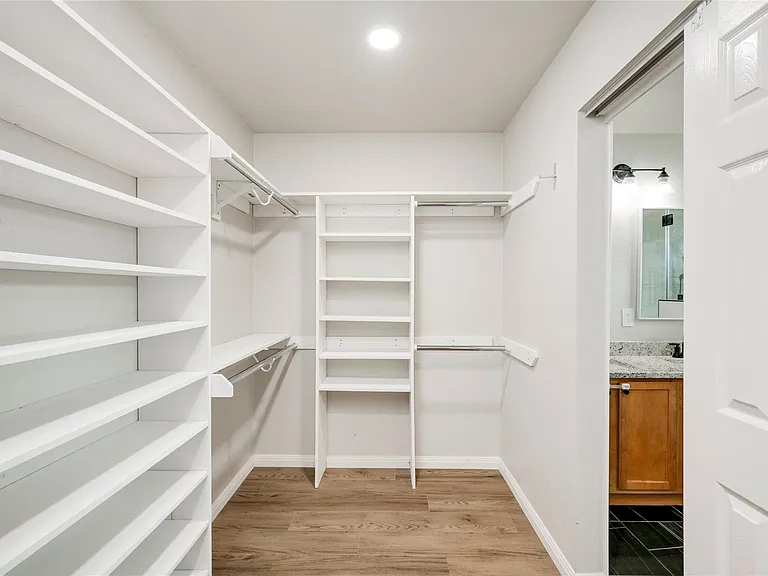 2401 Marshall Trl — Photo 30
