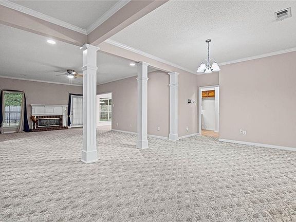 4th image of 1103 Hillcrest Xing E