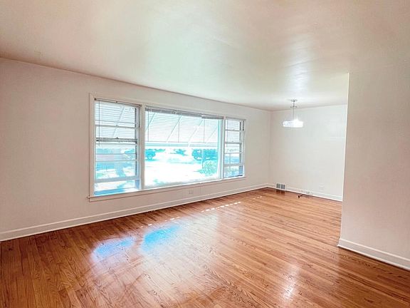 2nd image of 6049 N Kimball Ave