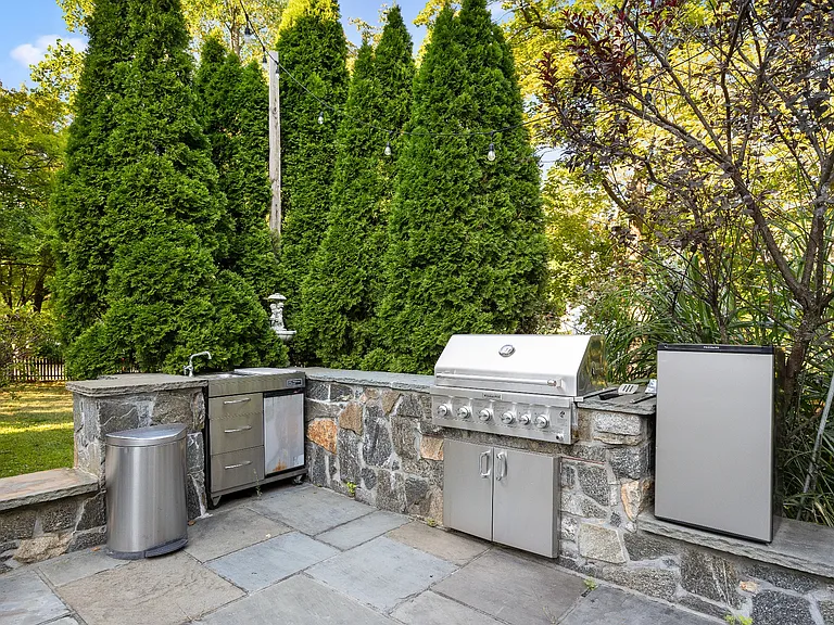 84 Harvard Dr — Photo 24