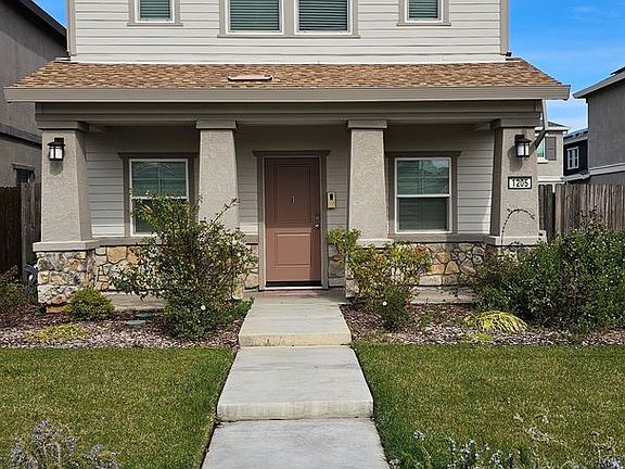 2nd image of 1205 Niemann St