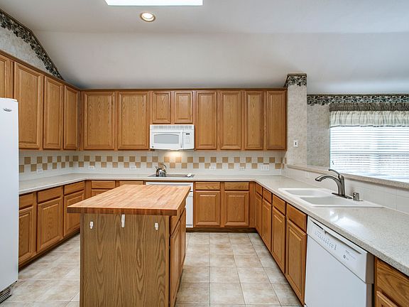 5th image of 2461 Ravenhurst Dr