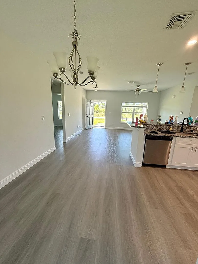 3BR/2BA Lake Placid Home with 2-Car Garage & Fenced Yard $2,000/mo — Photo 3