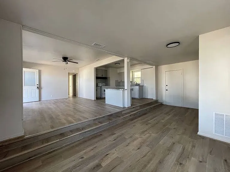 306 NE Gary Ave — Photo 4
