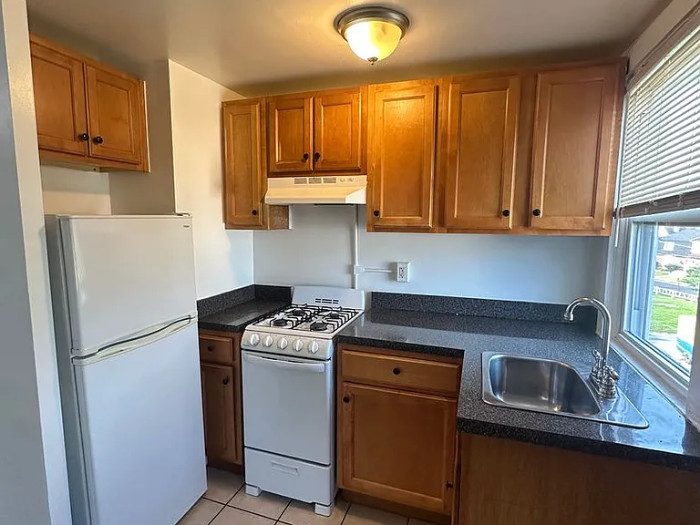 60 Nyack Ave — Photo 2