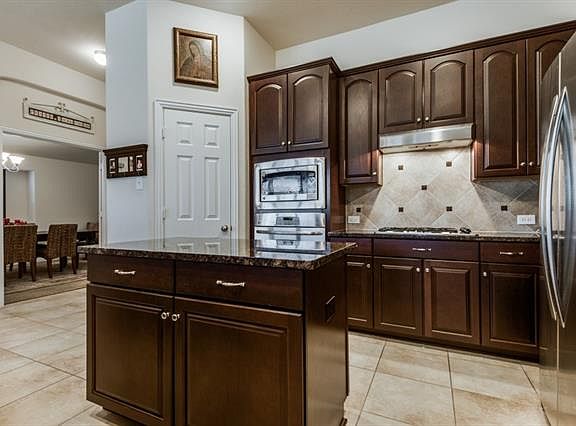 3rd image of 7585 Hidden Cove Ln