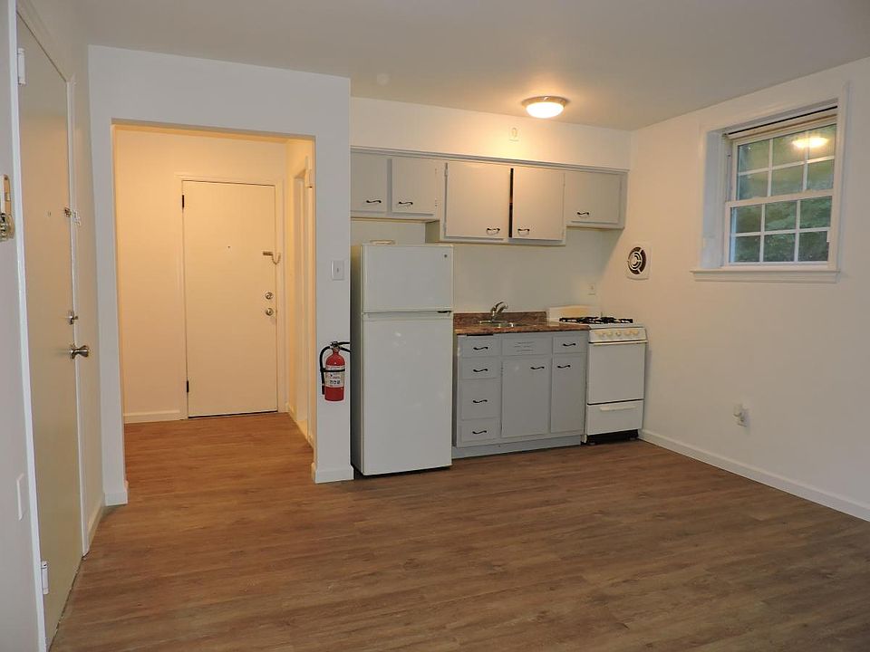 2nd image of 201 Old Allamuchy Rd APT 1