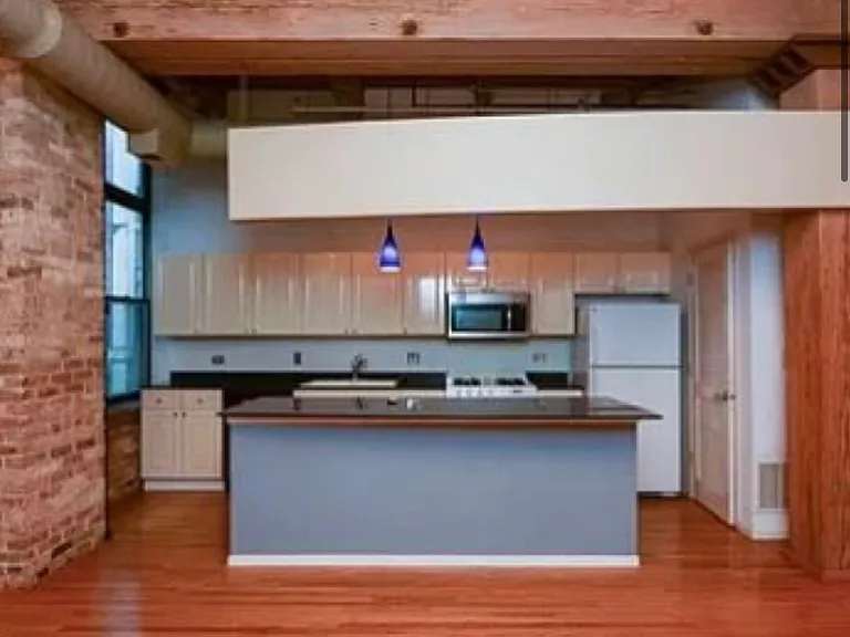 375 W Erie St #321 — Photo 3