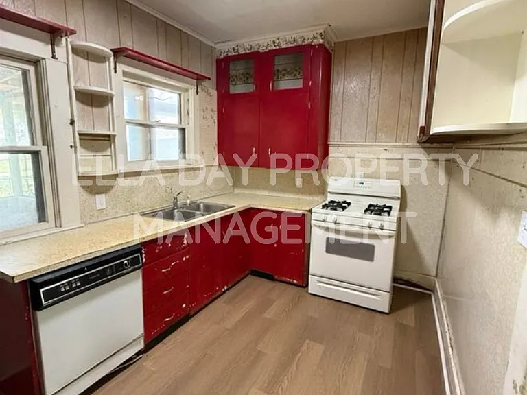 608 E 14th Ave — Photo 6
