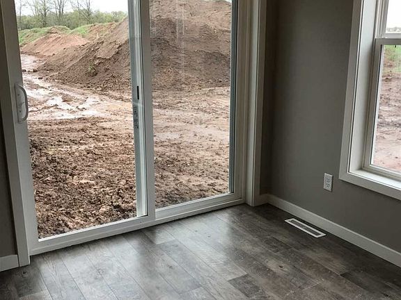 5th image of 2912 Villa Way