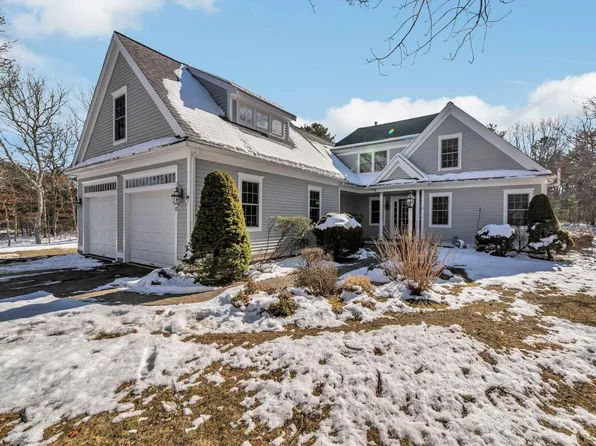 19 Equestrian Avenue, Mashpee, MA 02649