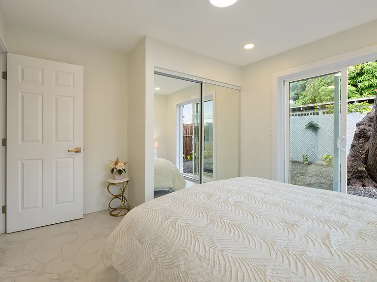 1307 Farrington St #B — Photo 7