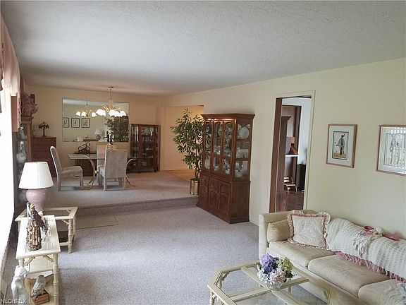5th image of 3600 Edgewood Dr