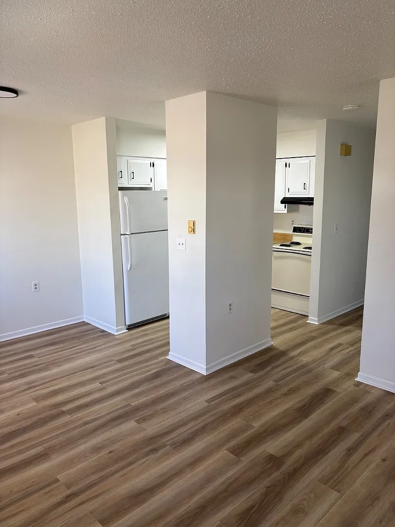 904 Baker St - 5 — Photo 2