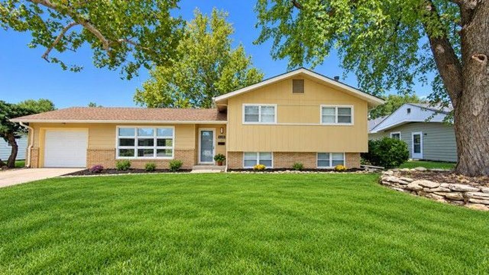 1115 Eastmoor Dr - Property Image