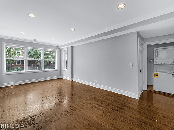 3rd image of 841 N Francisco Ave Unit 1