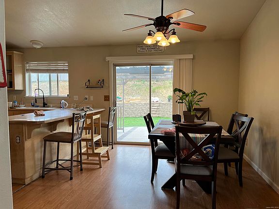 4th image of 1065 Cameron Way
