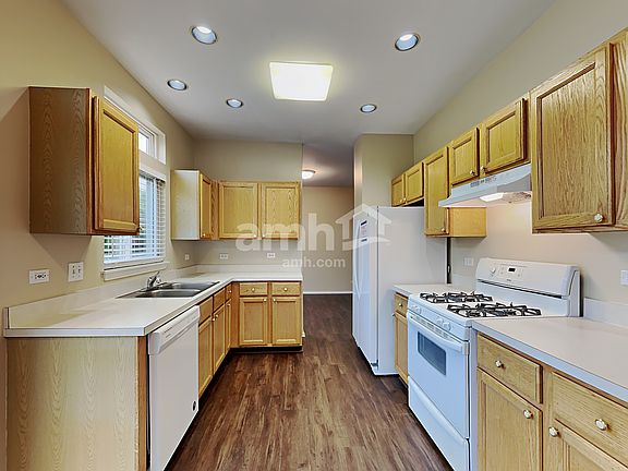 3rd image of 266 W Holly Ct