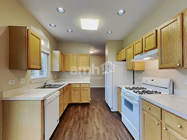 266 W Holly Ct — Photo 3
