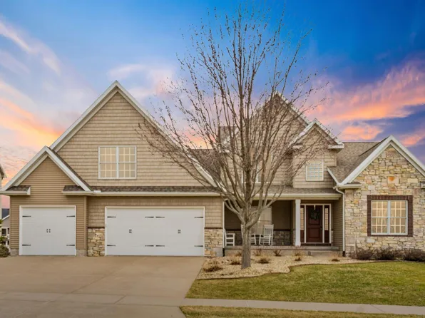 6631 Summerfield Dr, Bettendorf, IA 52722