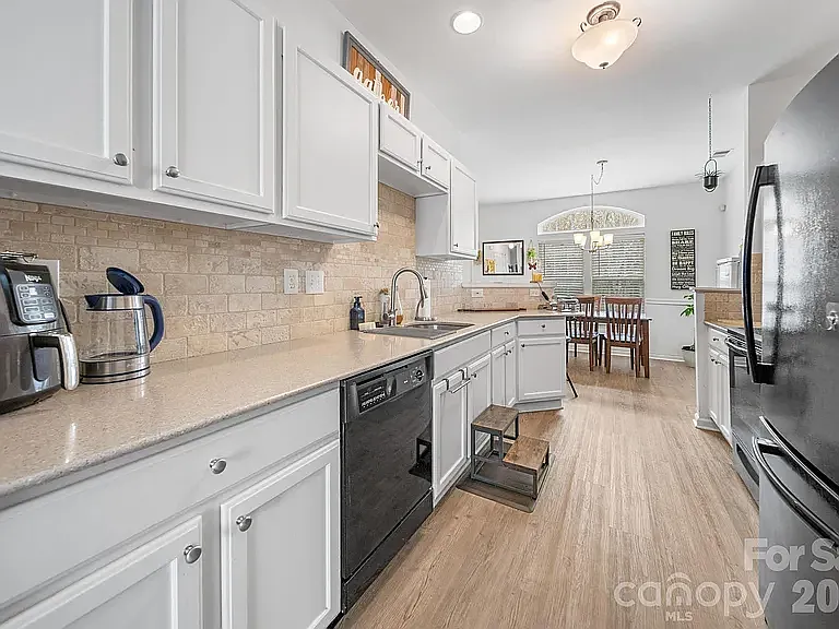 17610 Delmas Dr — Photo 5