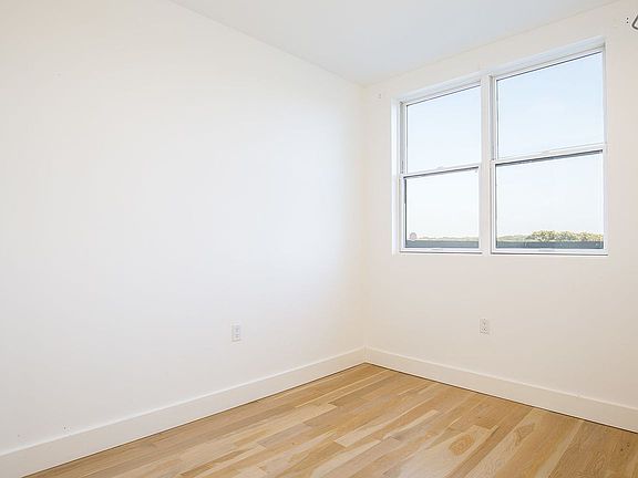 4th image of 1509 Jefferson Ave #3R