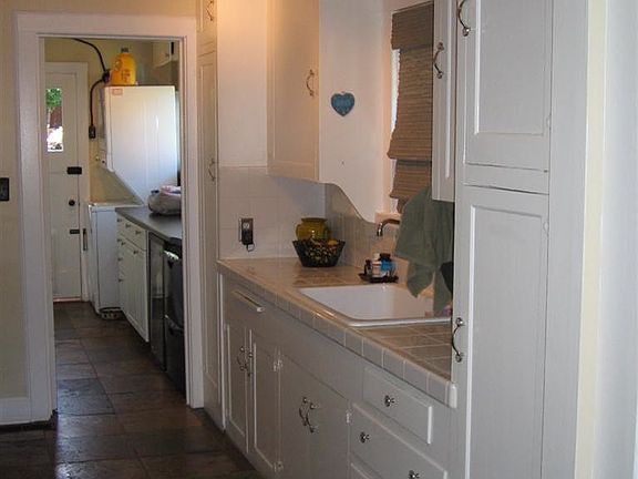 5th image of 1732 42nd St