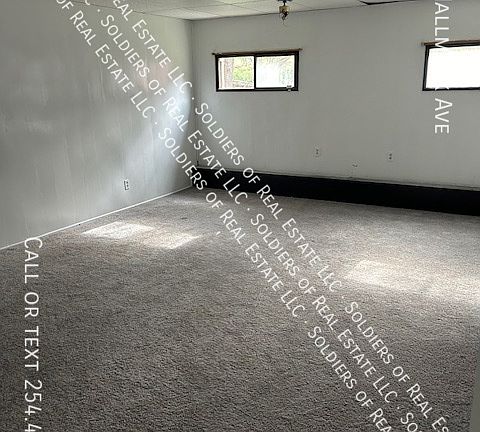 3rd image of 326 W Hallmark Ave