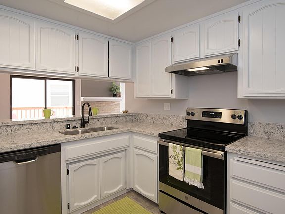 3rd image of 727 Mikkelsen Dr